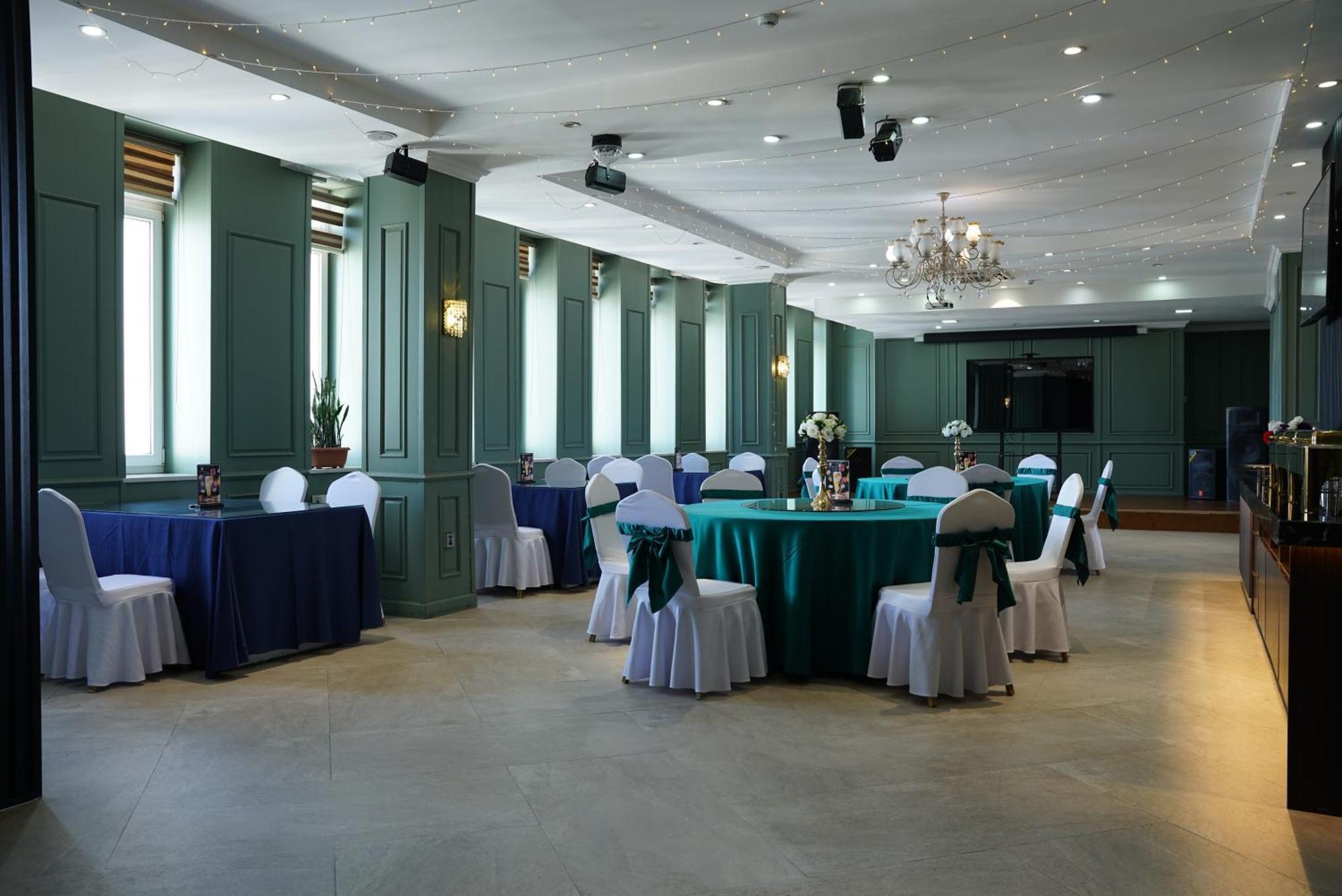 Ub Grand Hotel Oelan-bator Buitenkant foto
