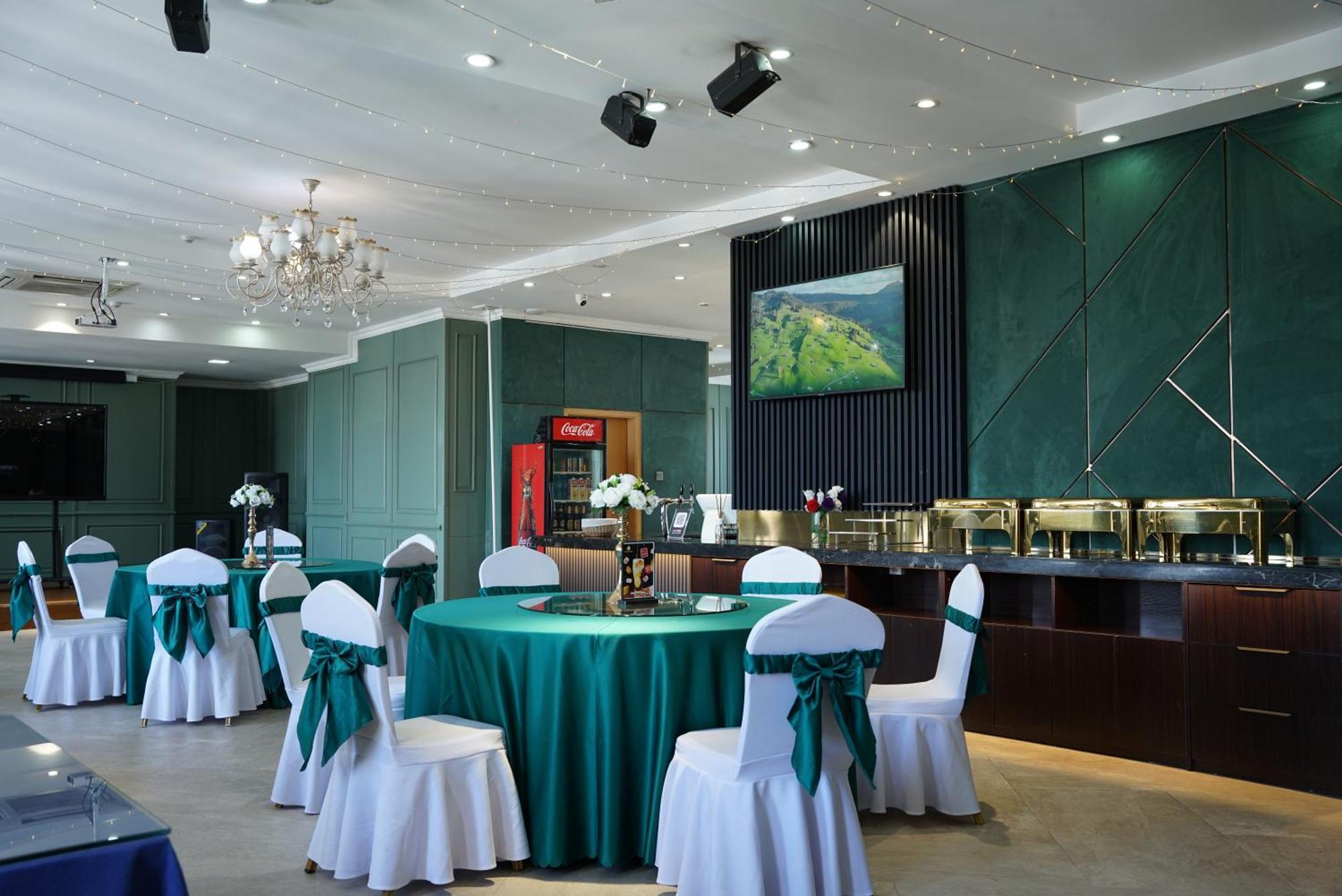 Ub Grand Hotel Oelan-bator Buitenkant foto