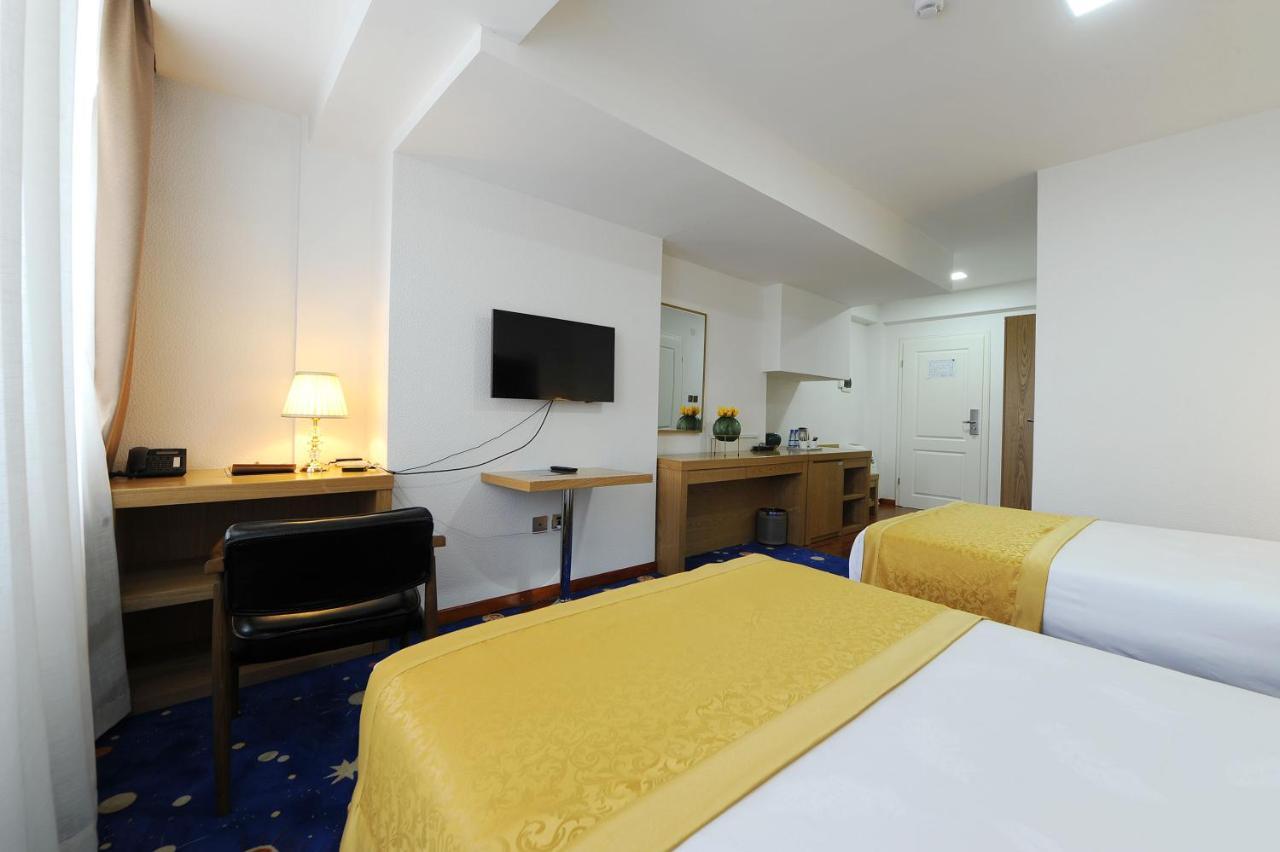Ub Grand Hotel Oelan-bator Buitenkant foto